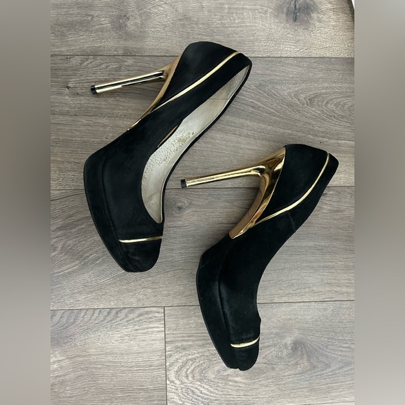 Michael Kors Elegant Black and Gold Suede Heels - Picture 2 of 4